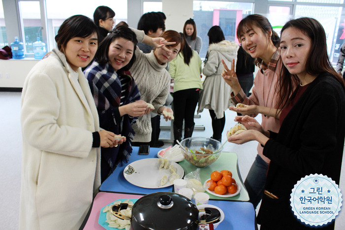 [Let's make Tteok Mandu guk] 학원에서 떡만두국을 만들어요~