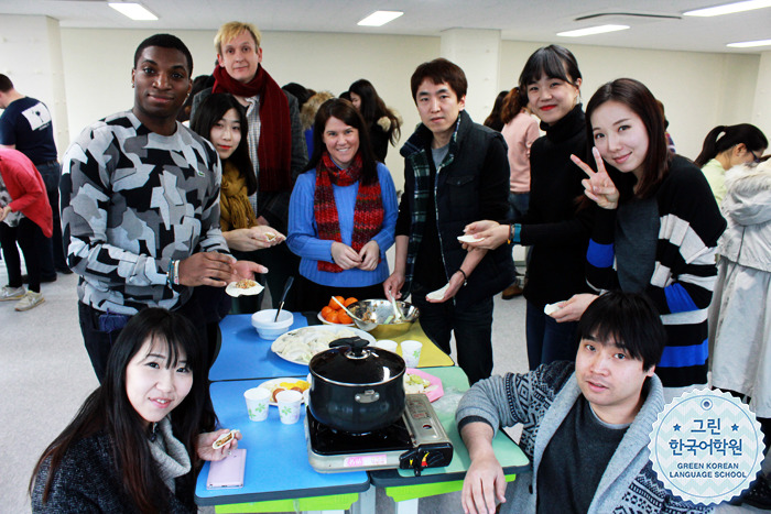 [Let's make Tteok Mandu guk] 학원에서 떡만두국을 만들어요~