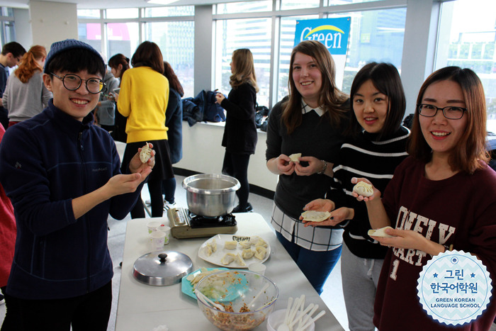 [Let's make Tteok Mandu guk] 학원에서 떡만두국을 만들어요~