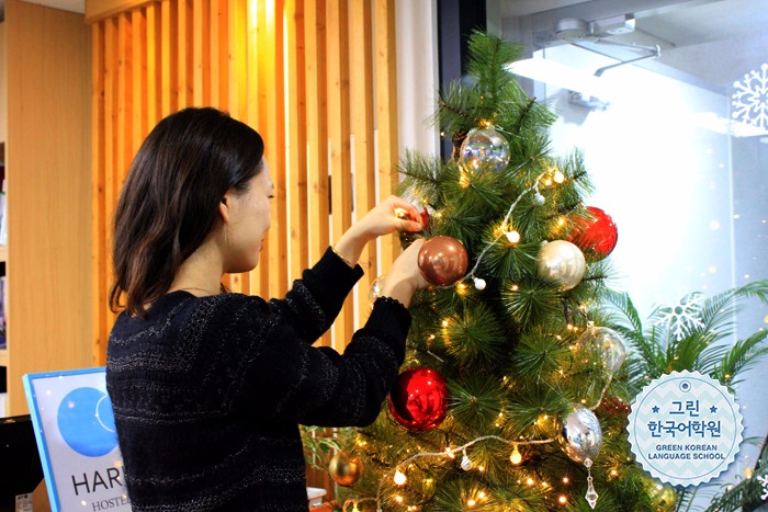 [Ready for Christmas] 크리스마스 분위기의 그린 한국어학원!