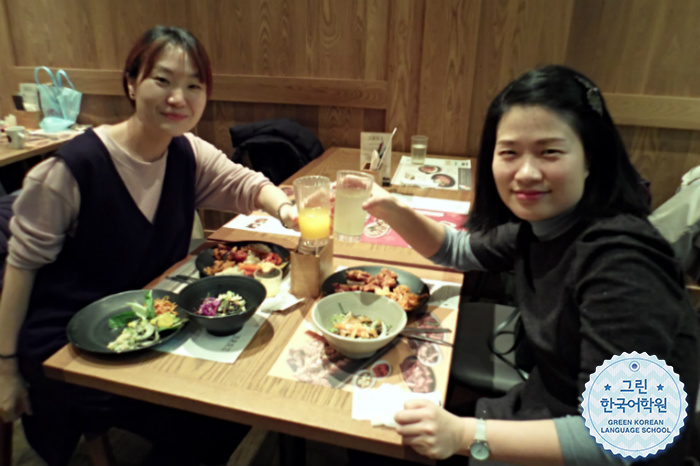 [Dining together] 그린한국어학원 선생님들과 송년회 했어요.