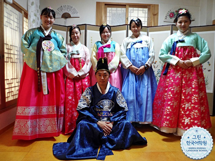 [Putting on Hanbok]