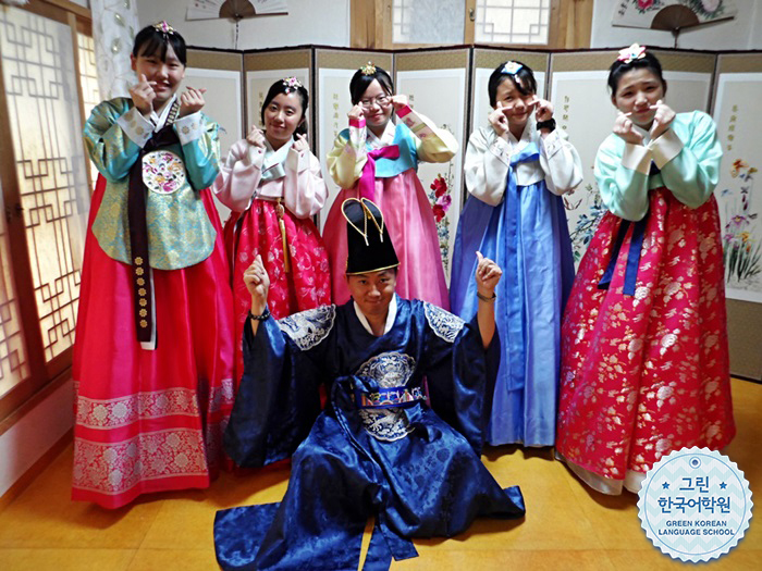 [Putting on Hanbok]