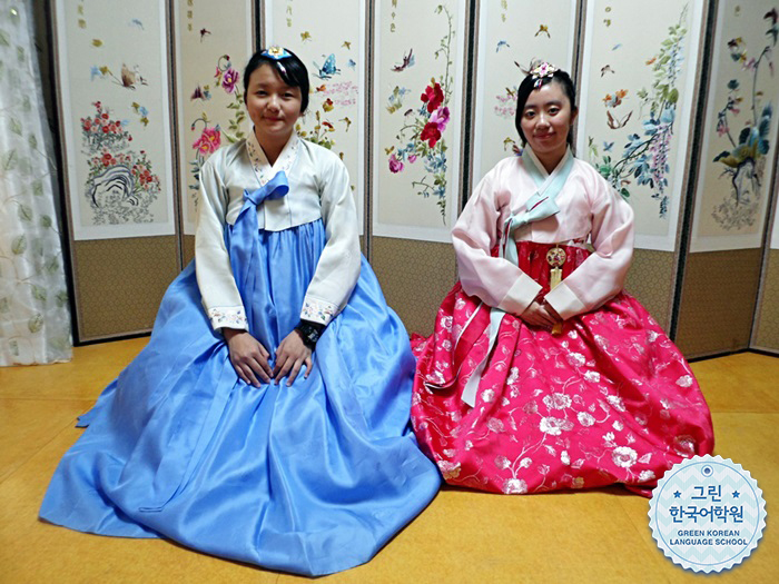 [Putting on Hanbok]