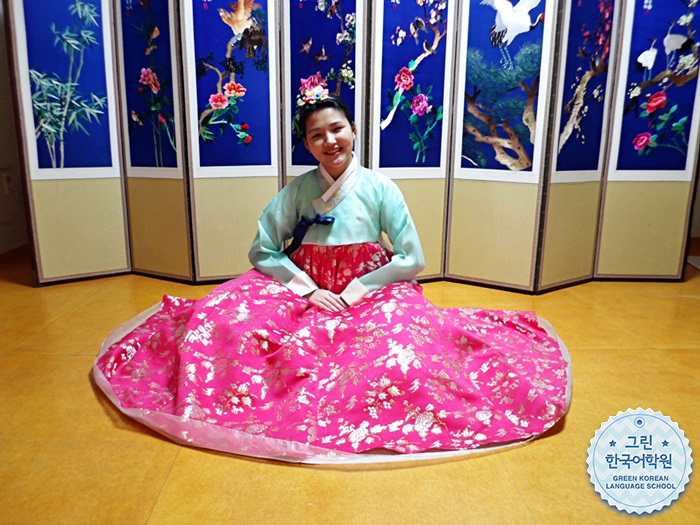 [Putting on Hanbok]