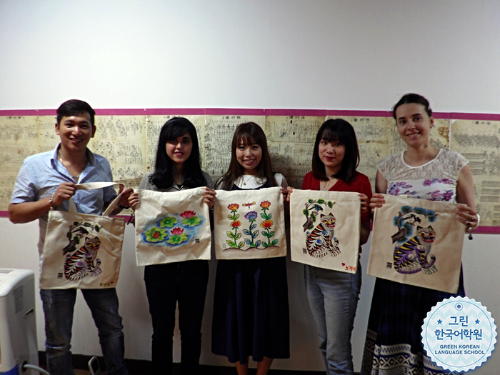 [Culture experience] Drawing folk painting