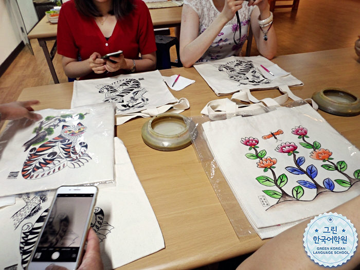 [Culture experience] Drawing folk painting