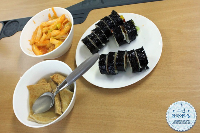 [Making topokki, gimbap, and fish soup]