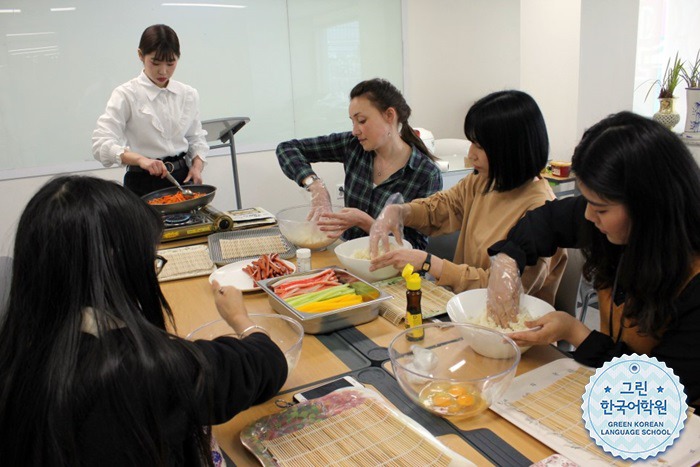 [Making topokki, gimbap, and fish soup]