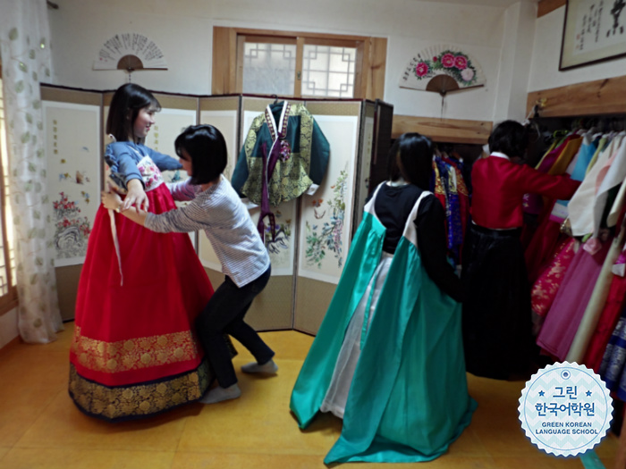 [Putting on Hanbok]