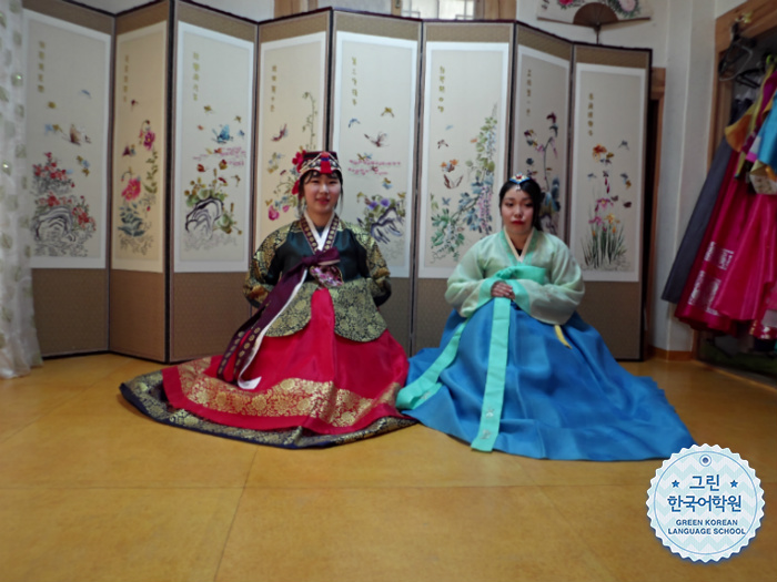 [Putting on Hanbok]