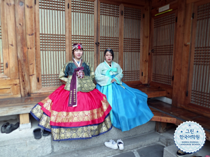 [Putting on Hanbok]